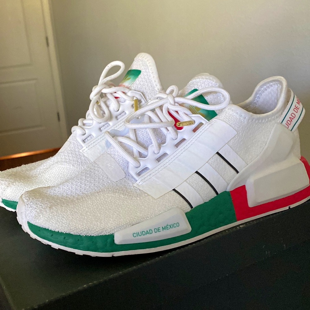 Adidas Originals 2020
NMD_R1 V2 'United By Sneakers - Mexico City'